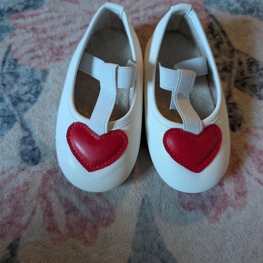 💥3/$24 Charming White‎ Kids Dress Shoes with Red Heart